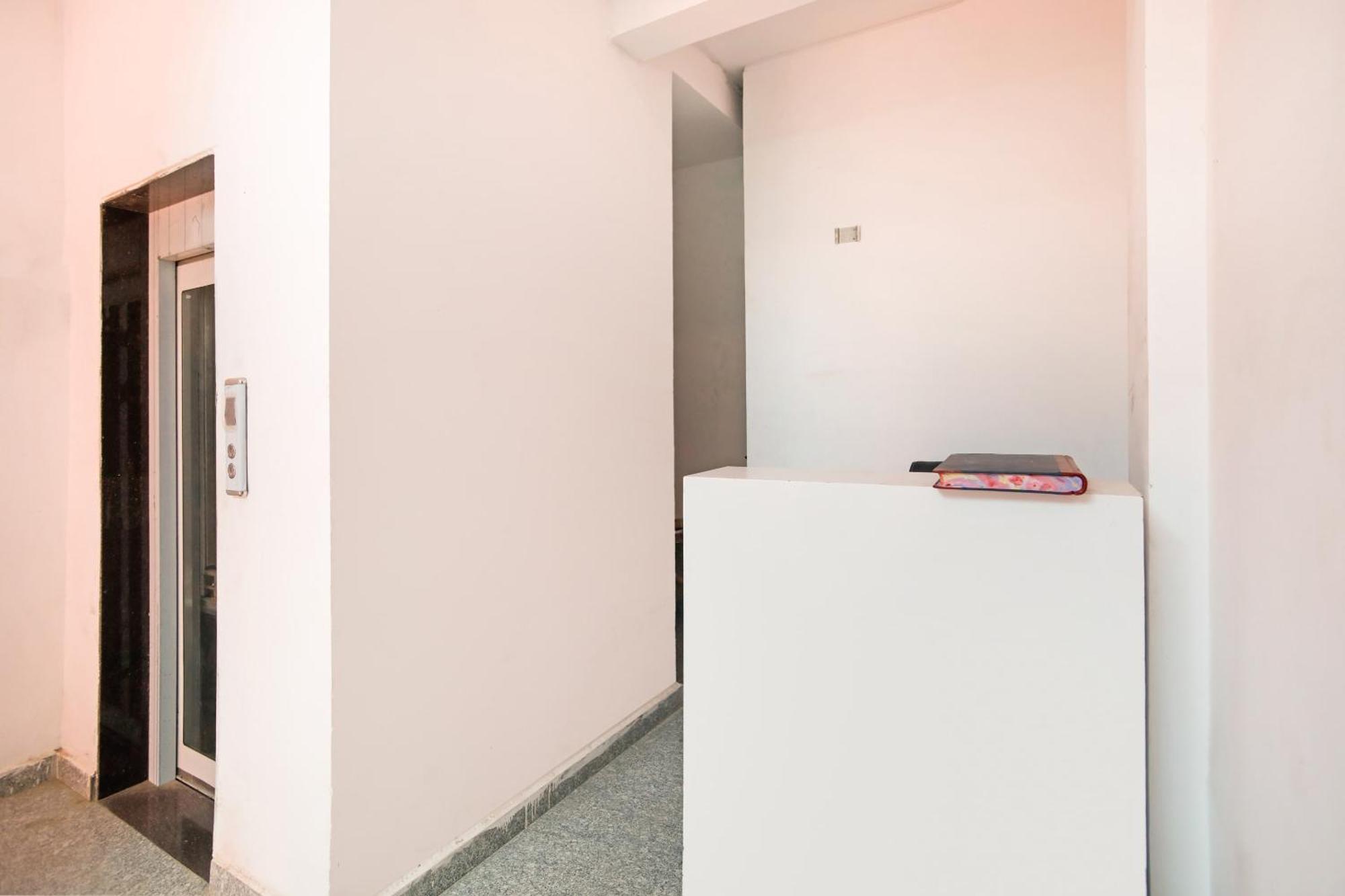 Hotel O Welcome Residency 구르가온 외부 사진